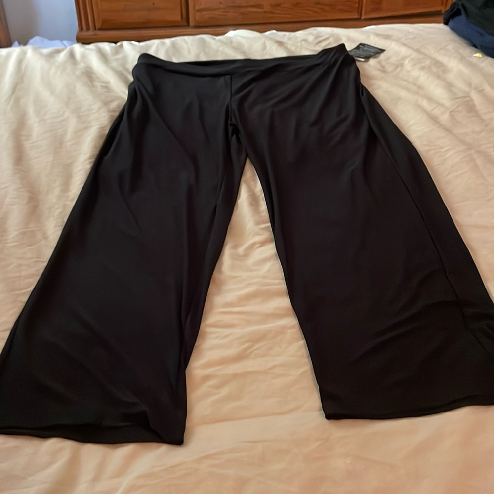 NWT Sag Harbor Slimming Solution black elastic waist pull on pants.